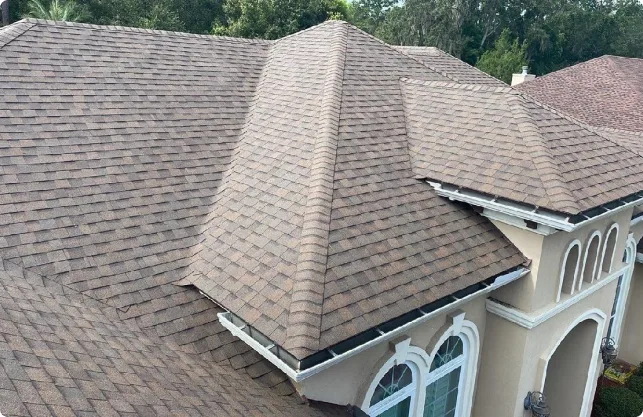 A new architectural shingle roof on a Jacksonville home